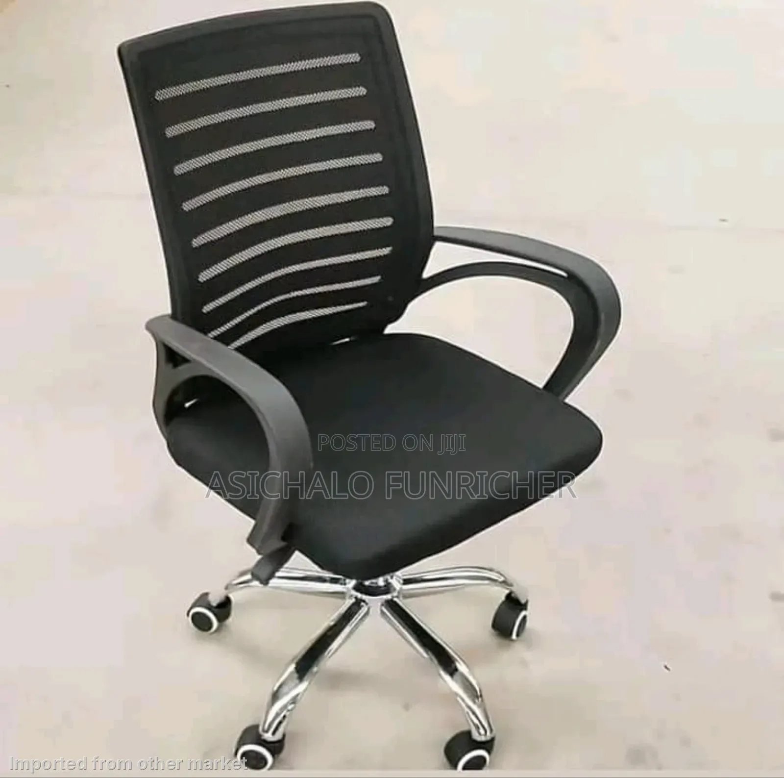 ጥርት ያለው ወንበሮች